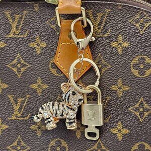 Authentic Louis Vuitton Lock & Key with unbranded Bagcharm, Keychain 112825
